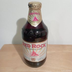 Coleccionismo de cervezas: Botella cerveza RED ROCK - llena
